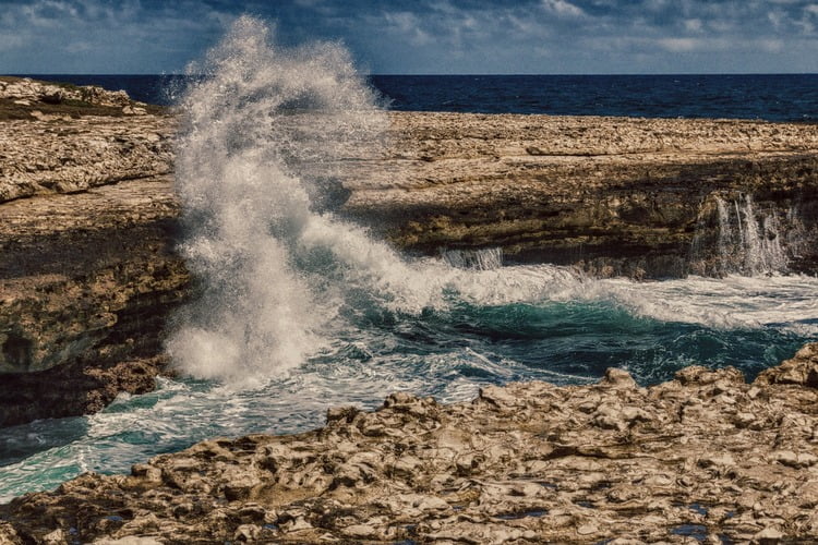 Devil’s Bridge, Antigua Image by Richard Todd from Pixabay, facts about Antigua and Barbuda factoza.com